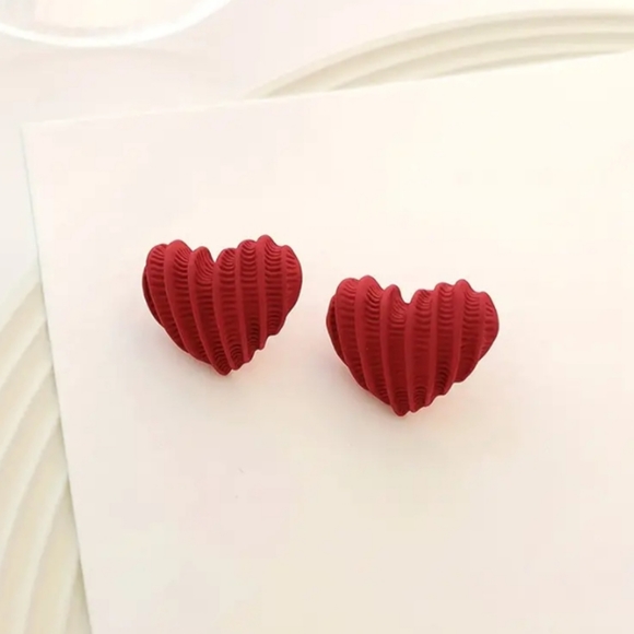Cute Red Heart Earrings - Picture 4 of 6